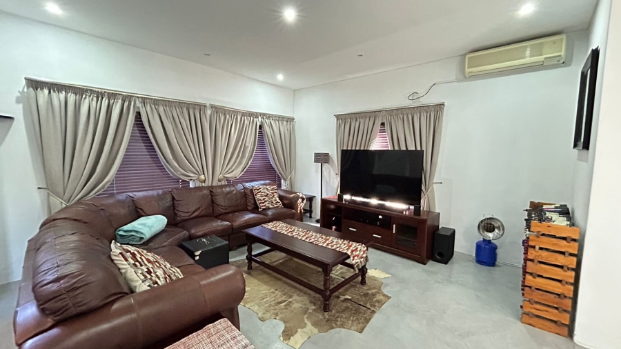 5 Bedroom Property for Sale in Safari Gardens North West